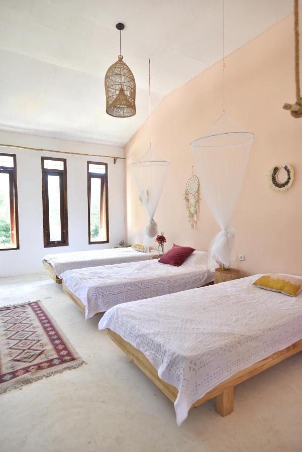 Lambo Homestay Waikabubak Kültér fotó